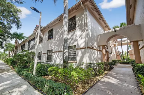 5187 Europa Dr #P, Boynton Beach, FL 33437
