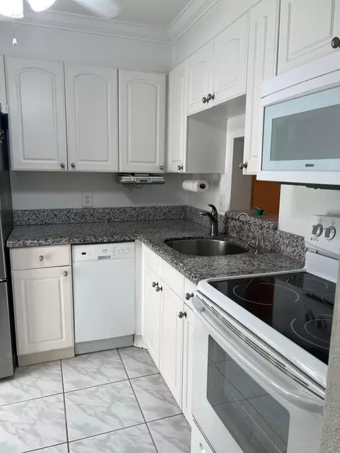 2161 NE 1st Ct #102, Boynton Beach, FL 33435
