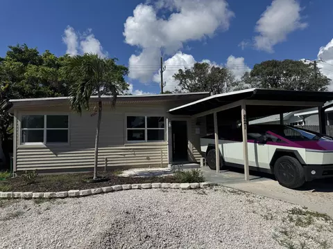 821 N B St, Lake Worth Beach, FL 33460