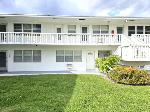 102 Easthampton E, West Palm Beach, FL 33417