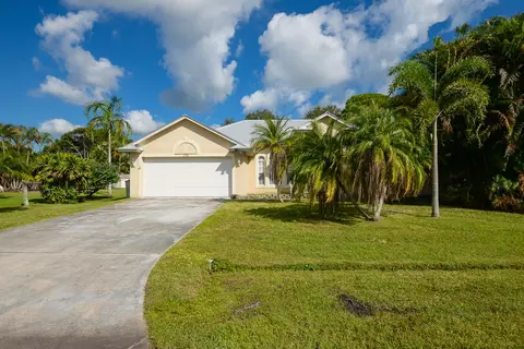 731 SE Browning Ave, Port Saint Lucie, FL 34983