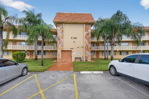 600 Village Green Ct #322, Palm Springs, FL 33461