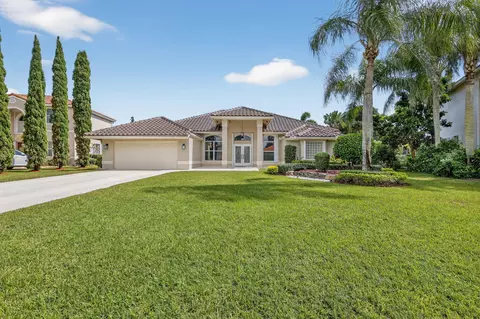 5609 Lake Shore Village Cir, Lake Worth, FL 33463