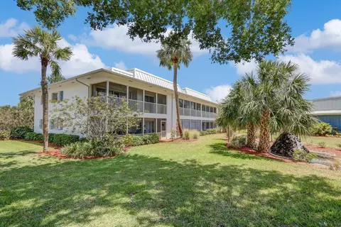 1852 SW Palm City #202, Stuart, FL 34994