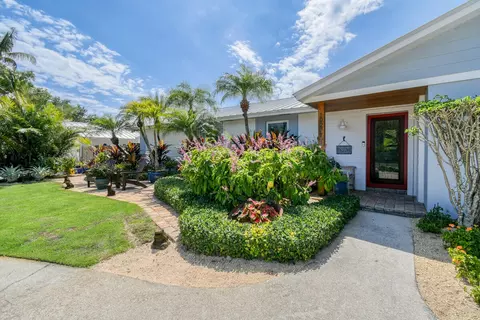 19277 W Indies Ln, Tequesta, FL 33469