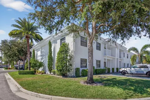 130 Cypress Club Dr #324, Pompano Beach, FL 33060