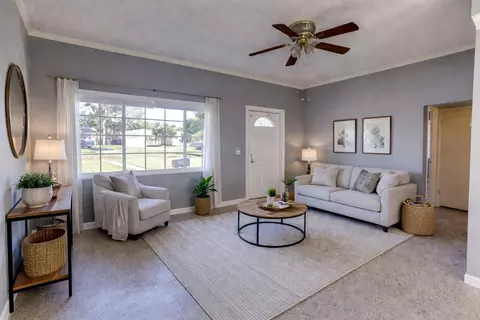 328 E Jasmine Dr, Lake Park, FL 33403
