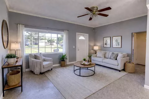 328 E Jasmine Dr, Lake Park, FL 33403
