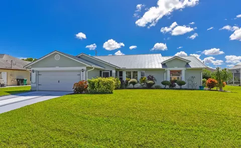 6831 NW Hogate Cir, Port Saint Lucie, FL 34983