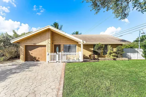 8101 SW 12th St, North Lauderdale, FL 33068