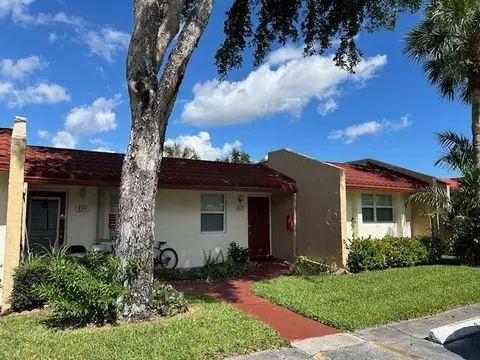 417 Lake Evelyn Dr, West Palm Beach, FL 33411