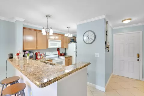 4855 Via Palm Lks #902, West Palm Beach, FL 33417
