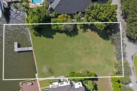 2002 Notre Dame Dr, Lake Worth Beach, FL 33460