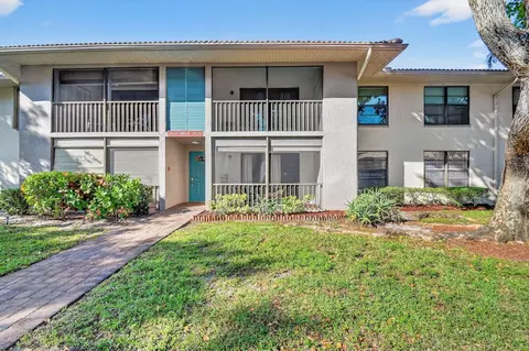 9815 Pineapple Tree #105, Boynton Beach, FL 33436