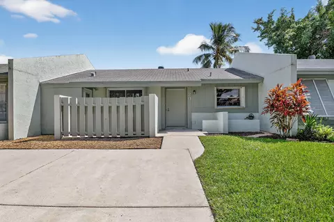 20 Camden Ln, Boynton Beach, FL 33426