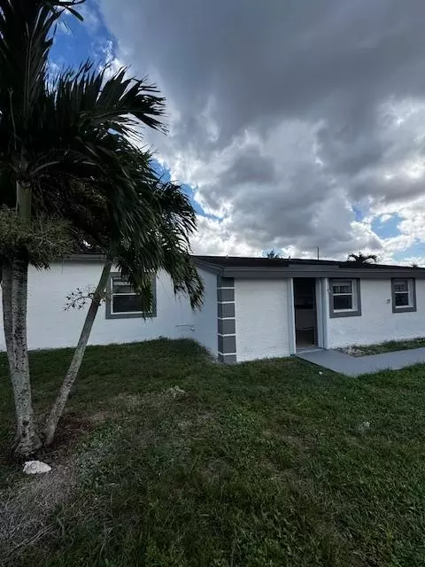 960 NW 34th Ter, Lauderhill, FL 33311