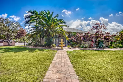 7260 Grapeview Blvd, The Acreage, FL 33470