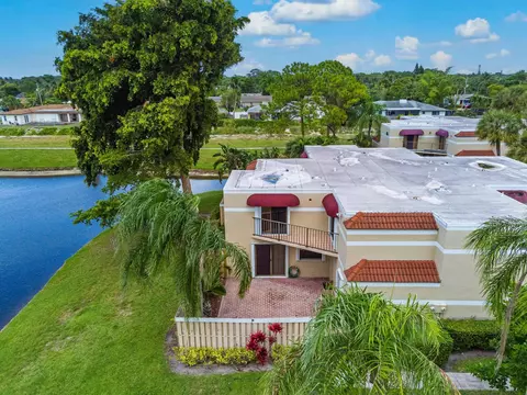 4075 Village Dr #D, Delray Beach, FL 33445