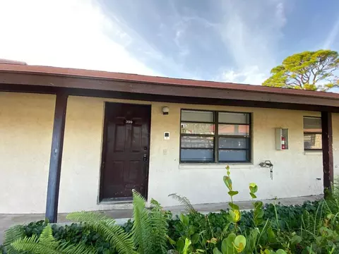 399 Glenwood Dr, West Palm Beach, FL 33415
