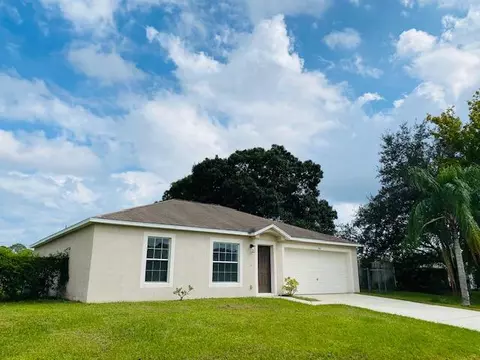 915 Braganza SE, Palm Bay, FL 32909