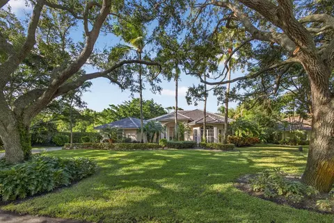9923 SE Oak Tree Ter, Tequesta, FL 33469