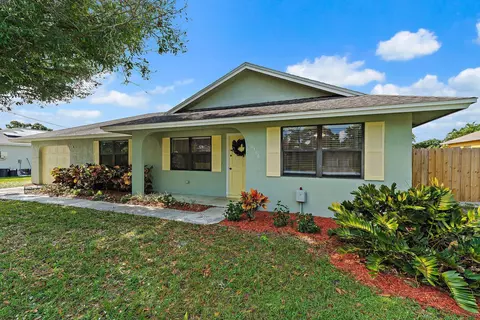 2186 SE Trillo St, Port Saint Lucie, FL 34952