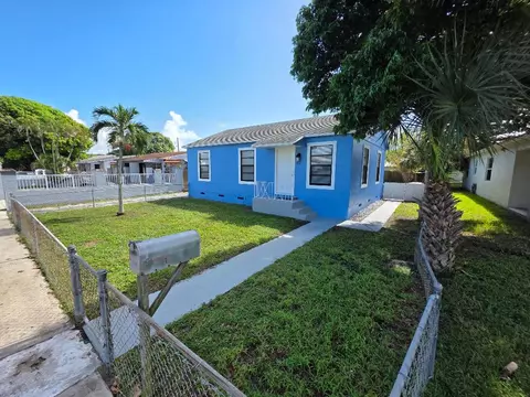 812 Selkirk, West Palm Beach, FL 33405