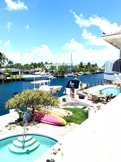 2735 NE 28 Ct, Lighthouse Point, FL 33064