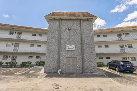 5102 NW 36th St #408, Lauderdale Lakes, FL 33319