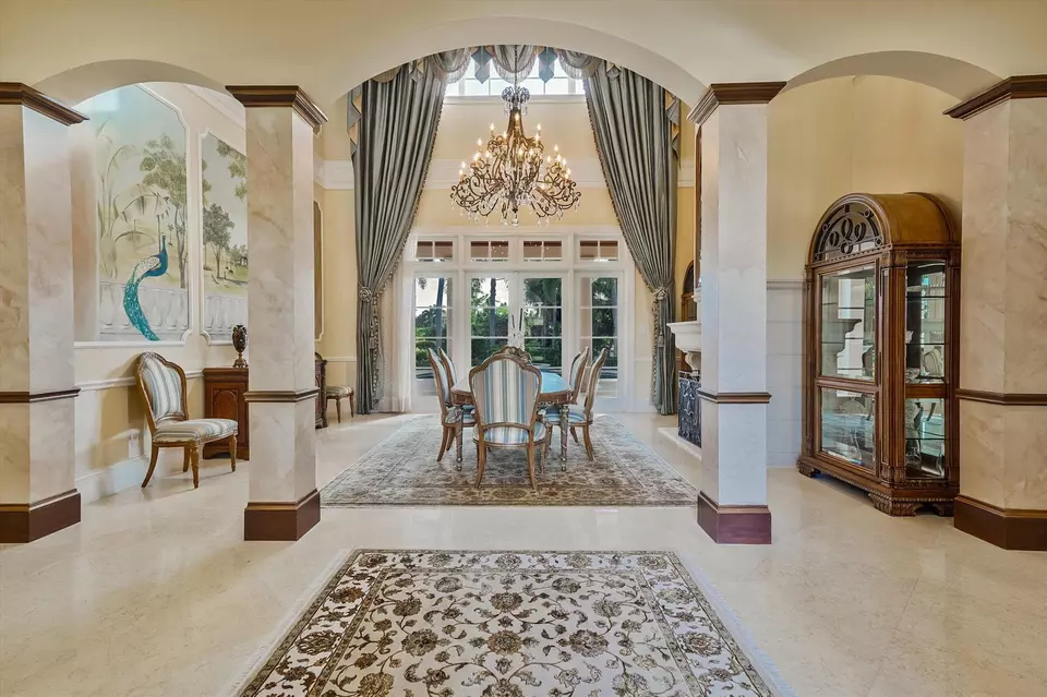 Dining - 523 Bald Eagle Dr, Jupiter, FL 33477 photo 1 of 4