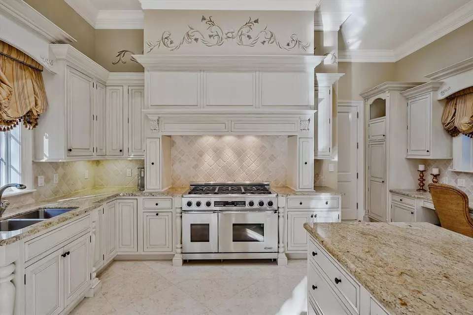 Kitchen - 523 Bald Eagle Dr, Jupiter, FL 33477 photo 4 of 5