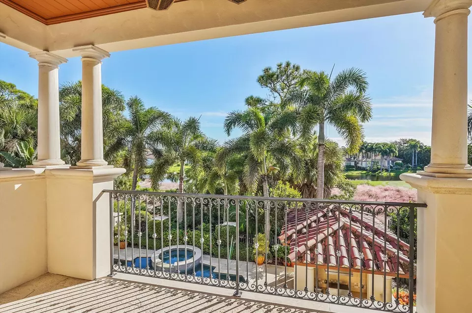 Exterior - 523 Bald Eagle Dr, Jupiter, FL 33477 photo 4 of 12