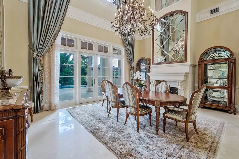 Dining - 523 Bald Eagle Dr, Jupiter, FL 33477 photo 3 of 4