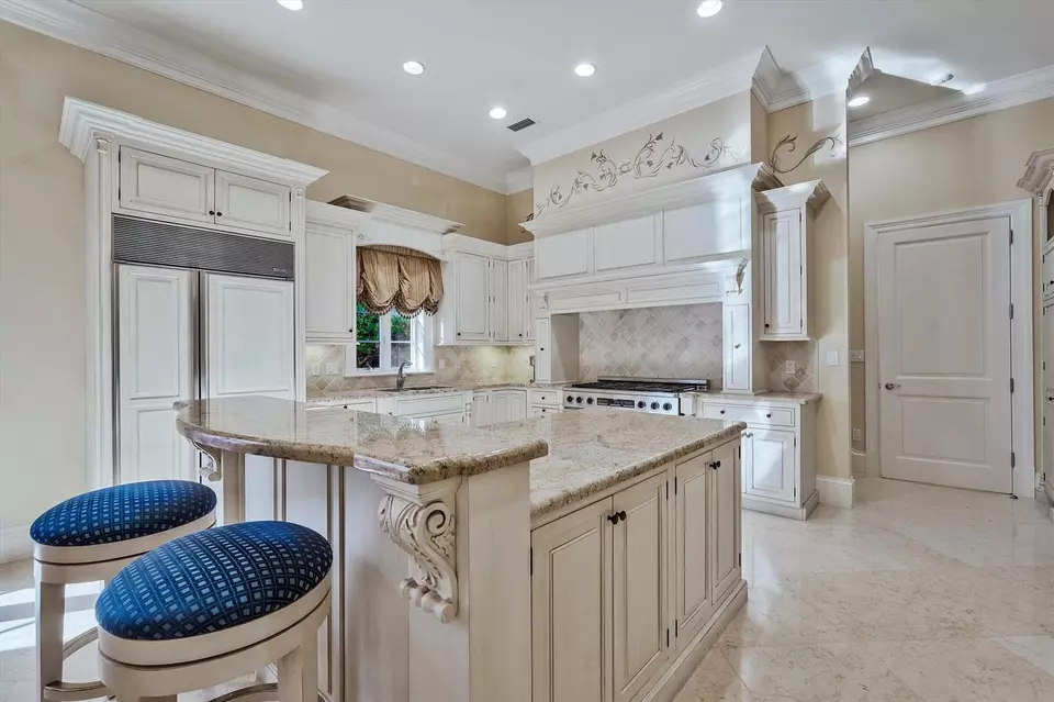 Kitchen - 523 Bald Eagle Dr, Jupiter, FL 33477 photo 2 of 5