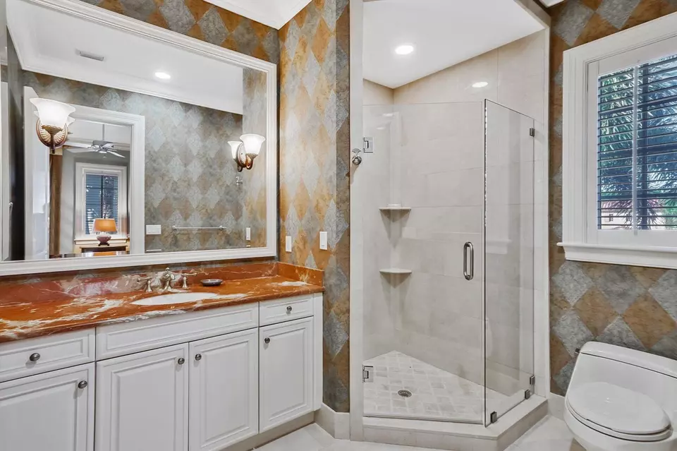 Bath - 523 Bald Eagle Dr, Jupiter, FL 33477 photo 8 of 10