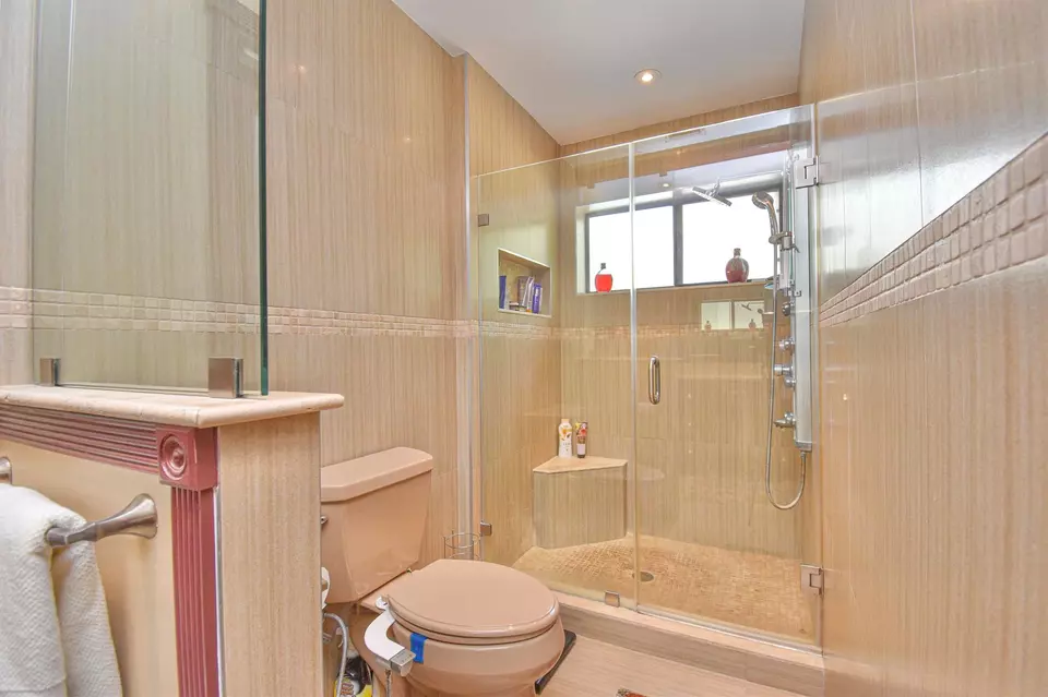 Bath - 7504 Sierra Dr E, Boca Raton, FL 33433 photo 2 of 4