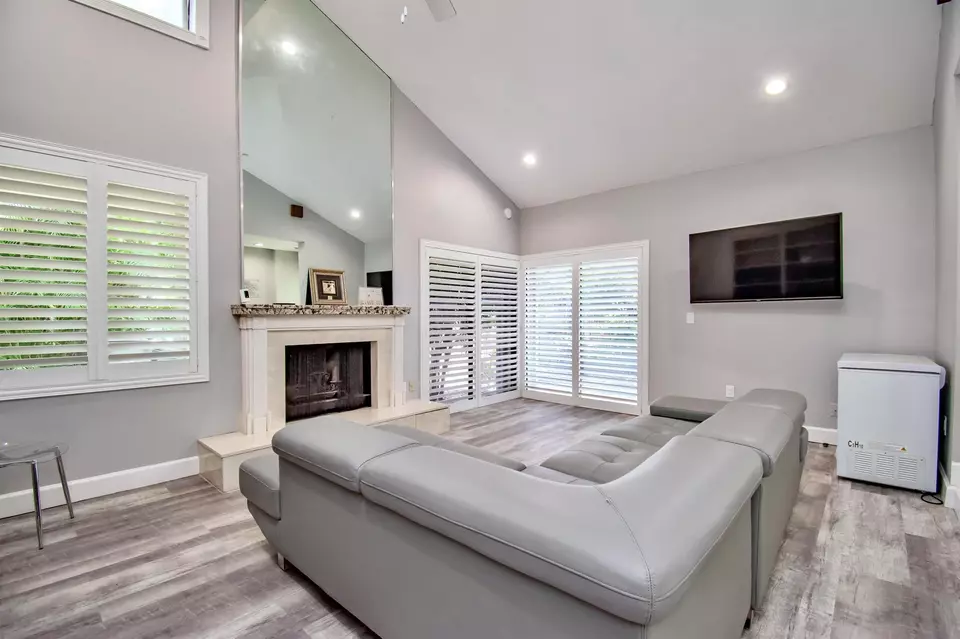 Living - 7504 Sierra Dr E, Boca Raton, FL 33433 photo 3 of 4