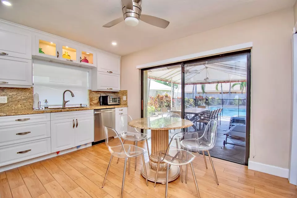 Kitchen - 7504 Sierra Dr E, Boca Raton, FL 33433 photo 3 of 4