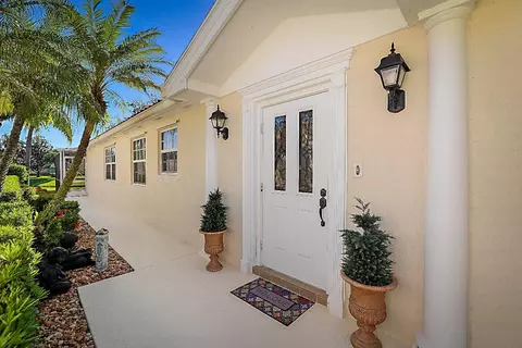 645 Hudson Bay Dr, Palm Beach Gardens, FL 33410