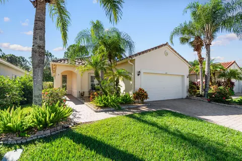 319 NW Treeline Trce, Port Saint Lucie, FL 34986
