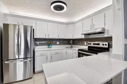 337 Knotty Pne #A-2, Greenacres, FL 33463