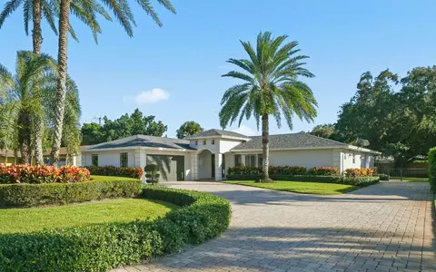 2512 Oak Dr, Palm Beach Gardens, FL 33410