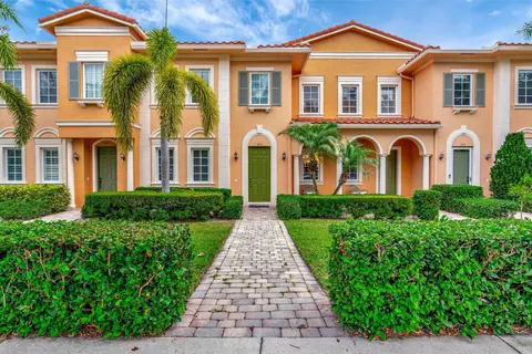 563 Dakota Dr, Jupiter, FL 33458