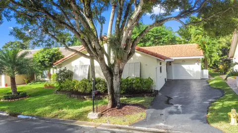 1710 Riverwood Ln, Coral Springs, FL 33071