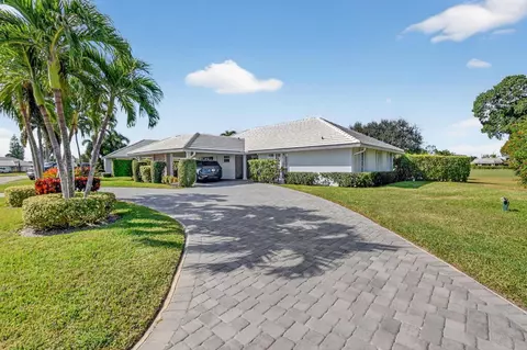 355 Villa Dr S, Atlantis, FL 33462