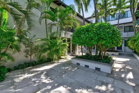 122 Peruvian #18, Palm Beach, FL 33480