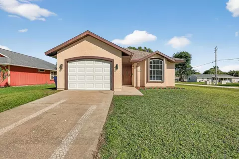 2906 1st Rd, Vero Beach, FL 32968