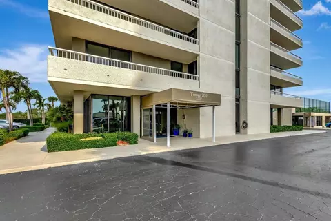 5550 N Ocean Dr #2B, Singer Island, FL 33404