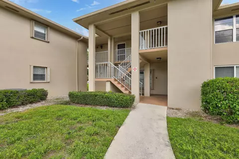 21 Lake Vista Trl #101, Port Saint Lucie, FL 34952