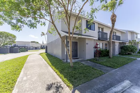 1804 Wharf Ln, Greenacres, FL 33463